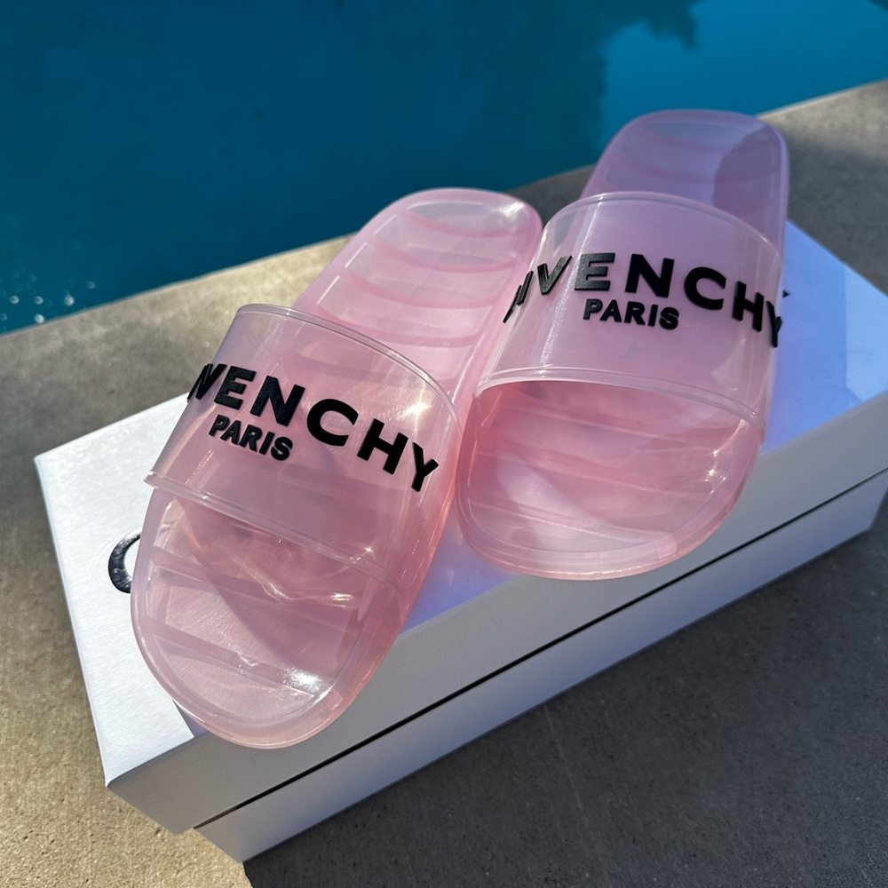 New never worn authentic Givenchy Slide Sandals. Blossom Pink. Size 10/40